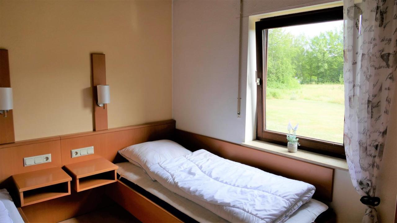 Helles Ferienhaus Im Landhausstil Fuer Bis Zu 10 Personen Frielendorf Esterno foto