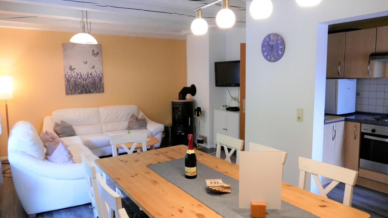 Helles Ferienhaus Im Landhausstil Fuer Bis Zu 10 Personen Frielendorf Esterno foto