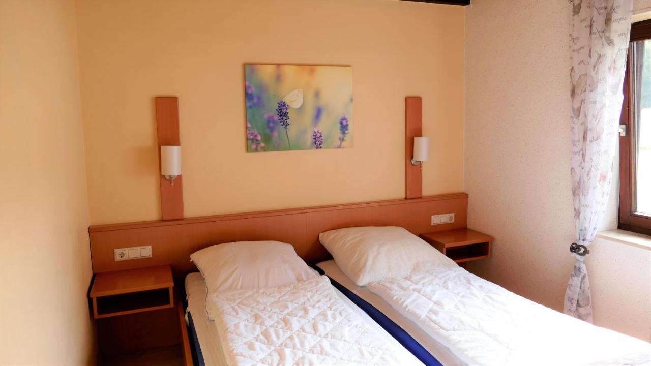 Helles Ferienhaus Im Landhausstil Fuer Bis Zu 10 Personen Frielendorf Esterno foto